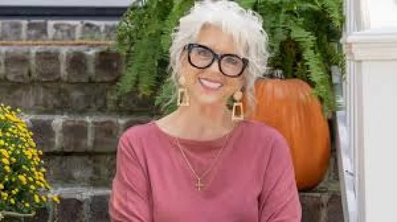 Paula Deen Draws Attention With New Look and Weight Loss