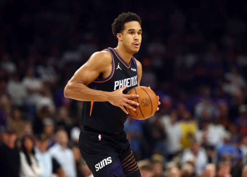 Three-year, $29 million extension gives Oso Ighodaro a bigger role with the Suns