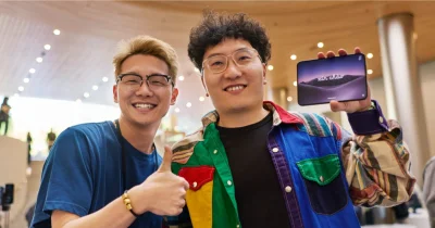 Apple Launches Iphone Duo Price at Apple Store Locations Worldwide