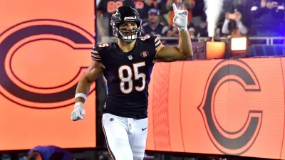 Cole Kmet ruled out after fourth-quarter knee injury against the New England Patriots — Kmet must appear naturally