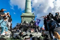 Étienne Jarrier Stops Orchestra After Teargas Hits 25 Cases in Paris