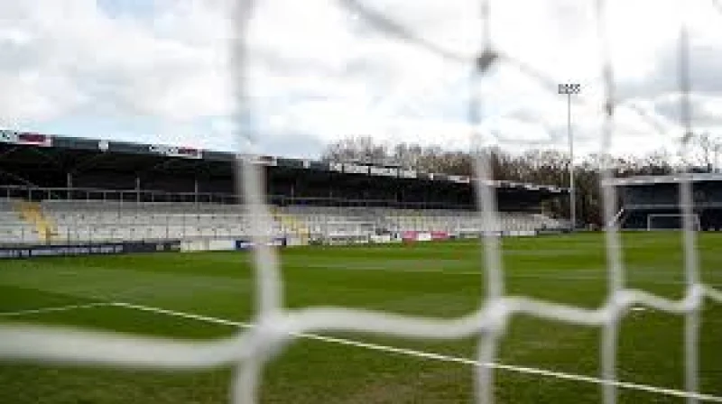 Kamil Conteh shot saved by Alex Bass as Bromley Vs Peterborough starts to tighten