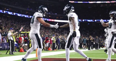 Dallas Goedert misses consecutive practices with knee injury — Eagles' No. 1 tight end is suddenly a major Monday-night concern