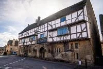 Dr James Wright identifies George Inn in Norton St Philip for Tree Ring Dating Historic English Pubs