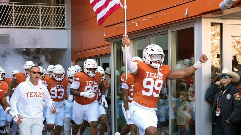 Texas expected to face Ole Miss without Colin Simmons and Richard Wesley after latest injury update — Colin Simmons Injury