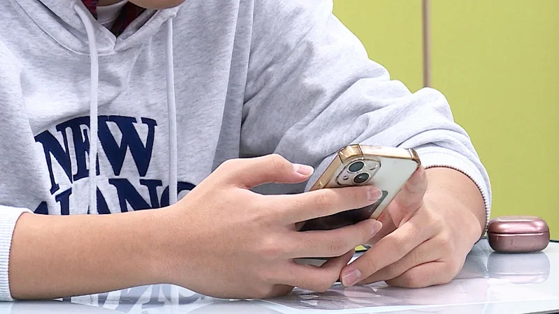 SBS News Frames Gen Z Stare as Blank Expressions Frustrate Youth