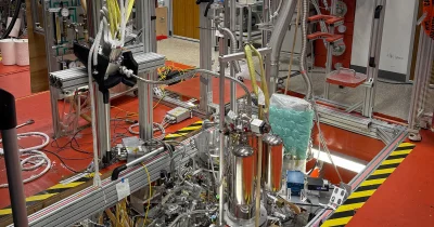Gerald Gabrielse team traps single positron for months in Antimatter test