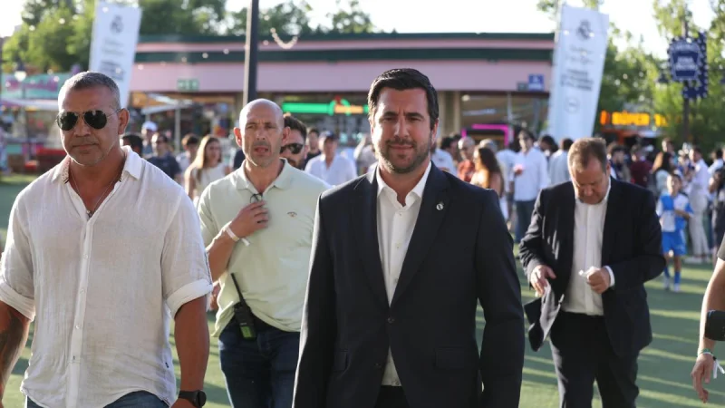 Laporta dines with Enrique Riquelme before the Clásico