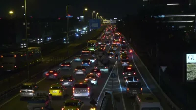 18.30'da yüzde 74 trafik yoğunluğu: Galatasaray Vs Fenerbahçe ve Beşiktaş - Başakşehir İstanbul'u kilitledi