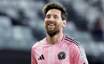 Cristiano Ronaldo's 2007-08 season leads the Super Ballon D'or vote with 75% — and Lionel Messi is miles back