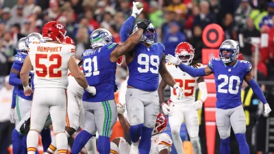 20-3 Seahawks win sparks Taylor Swift-inspired bracelet meme — Travis Kelce Taylor Swift Chiefs Games