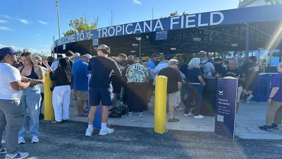 St. Petersburg runs shuttles for World Series fans near the Trop — Deluca Rays
