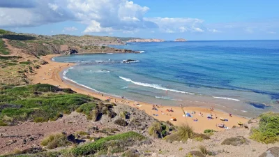 British grandmother dies rescuing granddaughter at Menorca beach
