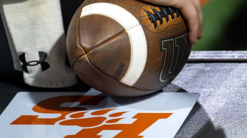 Phil Longo dismissed after 3–17 start at Sam Houston
