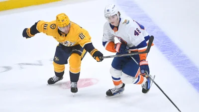 Matthew Schaefer plays entire overtime as Islanders edge Predators in shootout