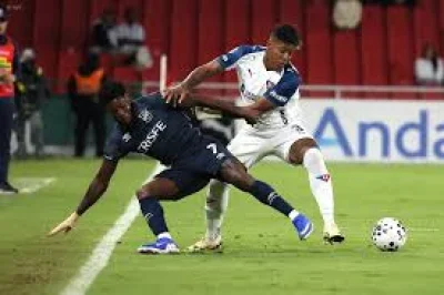 Universidad Católica Vs Ldu Quito: Liga de Quito and Universidad Católica kick off semifinal with everything on the line