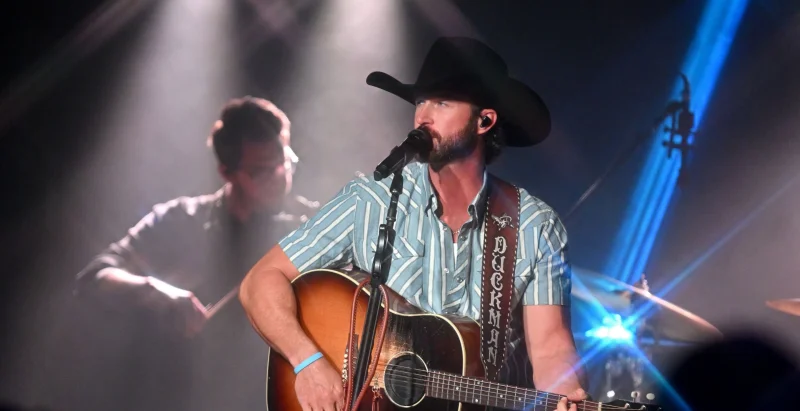 Riley Green says dating is tough amid The Voice and touring — Riley Green Sexiest Man Alive