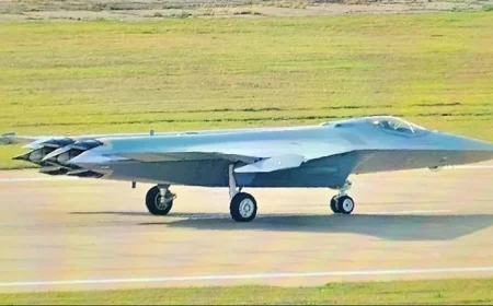 Discover the Ultimate Glimpse of China’s Tailless J-XDS Stealth Fighter