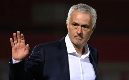Galatasaray Manager Criticizes Jose Mourinho After Fenerbahce Departure as Special One Aims to Rebuild Reputation in Turkey