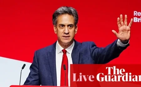Miliband Pledges Fracking Ban, Criticizes Reform and Musk’s Political Role