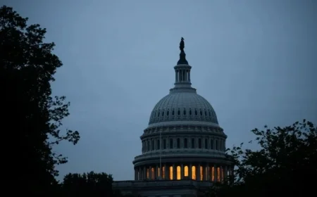 10-Year Treasury Yield Drops Amid Unexpected Payroll Decline and Government Shutdown