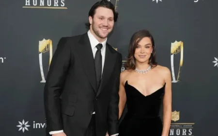 Josh Allen, Hailee Steinfeld Join Bills Legend Andre Reed for Photo Op