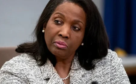 Supreme Court Allows Fed Governor Lisa Cook to Remain Until January Hearing