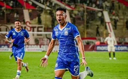 Universitario Faces Challenging Alianza Atlético in Clausura Title Quest