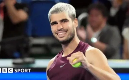 Le policier escortant le Canadien blessé en moto