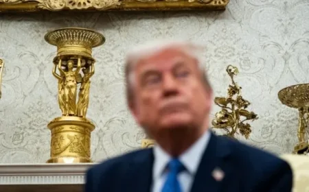 Gold Rallies as Investors Seek Safety Amid Wall Street Optimism and Shutdown Concerns