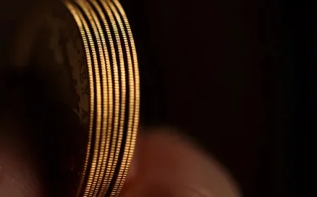 Gold Nears Record High Amid Fed Rate Cut Speculation, US Shutdown