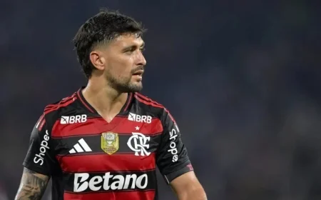 Arrascaeta and Rossi Urge Fans for Flamengo vs Cruzeiro Decisive Showdown