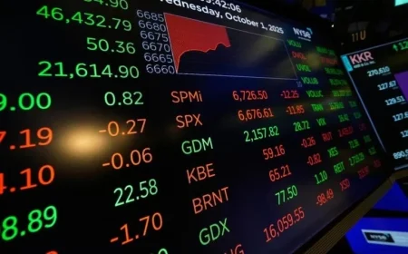 Asian Shares Mixed as Wall Street Tech Stocks Reach New Highs