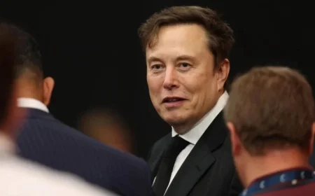 Investors Challenge Musk’s Proposed $1 Trillion Tesla Pay Package