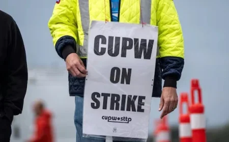 Canada Post Removes Signing Bonus in Latest Union Offer