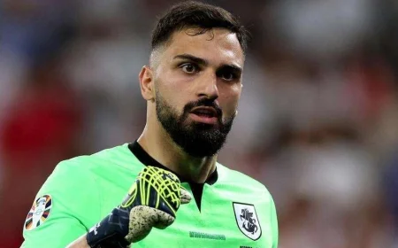 Mamardashvili Debuts in EPL as Chelsea Clashes with Liverpool