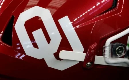 Oklahoma WR Keontez Lewis Hits Wall, Exits Game Due to Head Injury