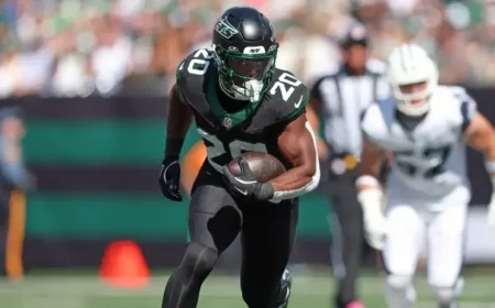 Jets’ Breece Hall Exits First Half Against Cowboys Due to Injury