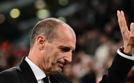 Juve Honors Max with Banner and Ovation at Stadium