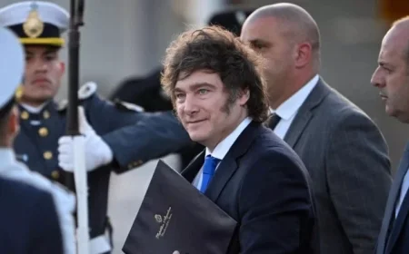 Argentina’s Shrewd Currency Traders Deplete Javier Milei’s Dollar Reserves