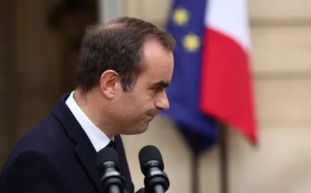 Tokyo and Paris Shake Up Politics: Morning Bid Update