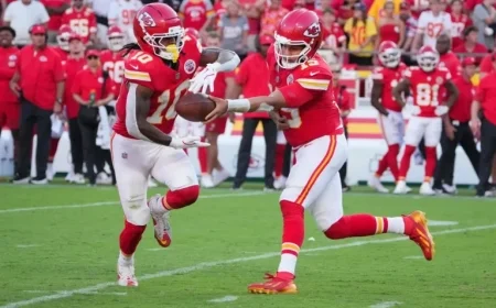Isiah Pacheco or Kareem Hunt: Who Leads Chiefs’ RB Depth Chart?