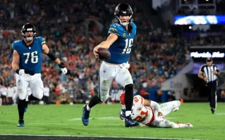 Jaguars’ Trevor Lawrence Outshines Chiefs’ Mahomes in 31-28 Monday Win