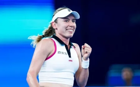 Alexandrova Dominates Mboko to Close Day 1 at Wuhan Open