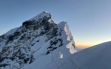 Mount Everest Blizzard Chaos: Nearly 1,000 Climbers Stranded as Deadly Snowstorm Hits Tibetan Side