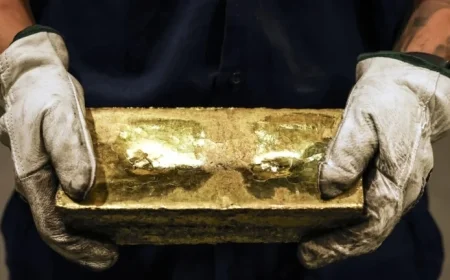 Gold Prices Surge as Jewelry Companies Warn of Alarming Trends