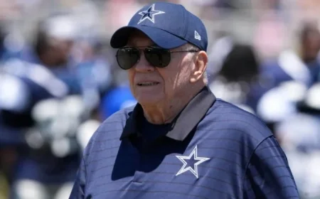 Jerry Jones Clarifies Gesture to Fans Was ‘Inadvertent’