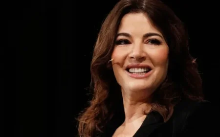Nigella Lawson Reveals Quick Spritz for Radiant, Non-Glittery Skin