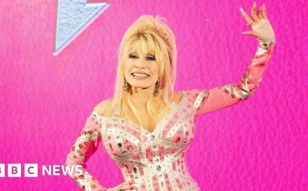 Dolly Parton’s Sister Urges Fans to Pray for Country Singer