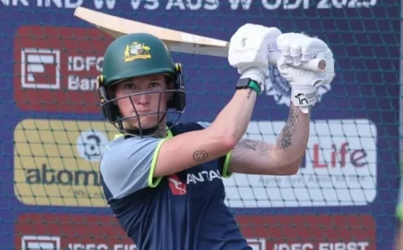 Pakistan Bowls as Australia Welcomes Schutt and Wareham